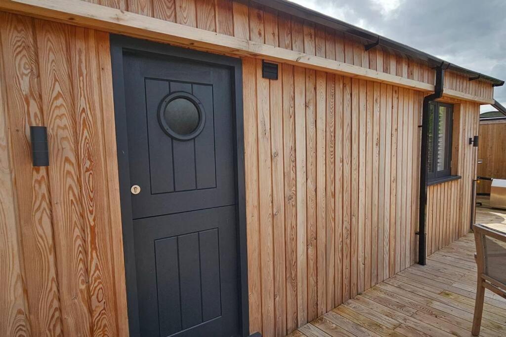 Humberston Boathouse Lodge & Hot Tub - Cleethorpes Beach Cabin Chalet Exterior foto